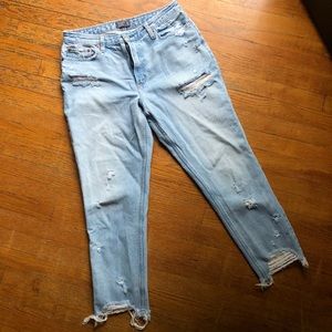 Abercrombie & Fitch Mom Jeans Light Ripped Wash Size 31/12 in great condition